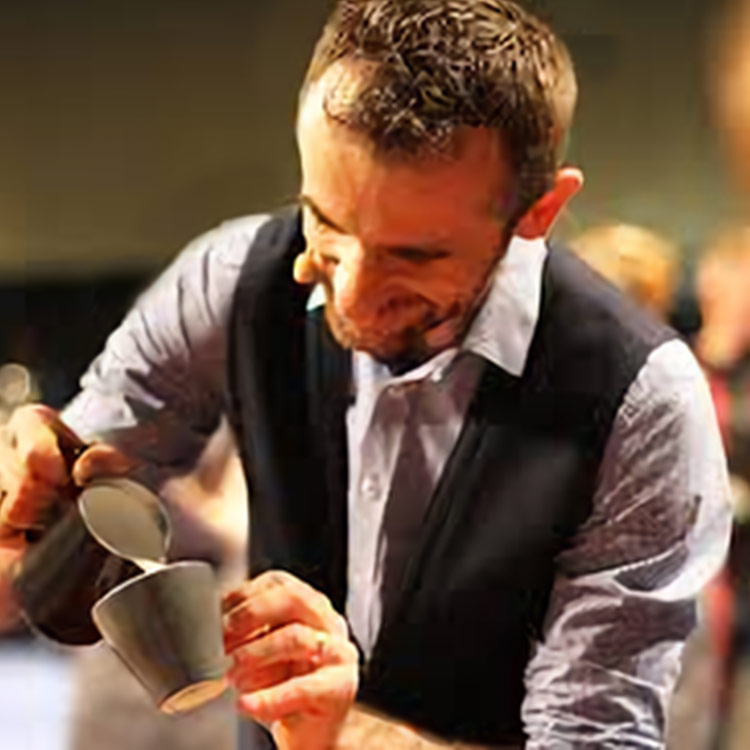 Project Originを営むササ・セスティックとは